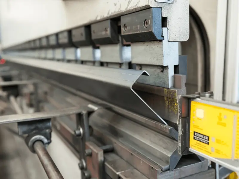 Corte e Dobra de Chapas de Aço Inox